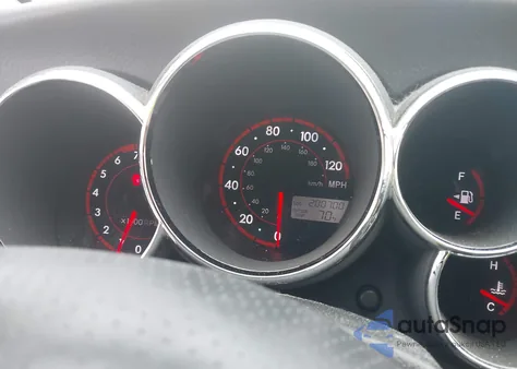 2008 Pontiac Vibe z USA, uszkodzony, nr VIN 5Y2SL658X8Z408594